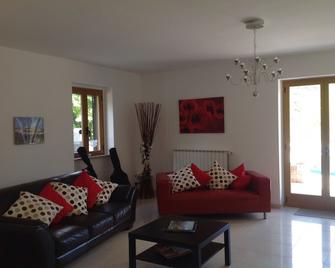 Modern Italian Villa With Private Pool - Fara San Martino - Sala de estar
