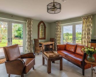 Self-contained cosy one bedroom holiday barn - Cowbridge - Living room