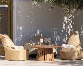 Eneos Boutique Residence - Koroni Garden Nest - Kompi - Patio