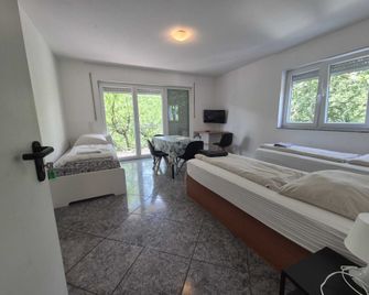 Pension Seckbach - Frankfurt am Main - Schlafzimmer