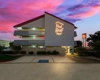 Red Roof Inn Dallas - DFW Airport North - Irving - Building