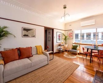 Charming Art Deco Unit in East Melbourne - Melbourne - Olohuone