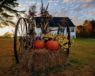 Country Living just minutes from Everything! - Pittsfield - Outdoor view