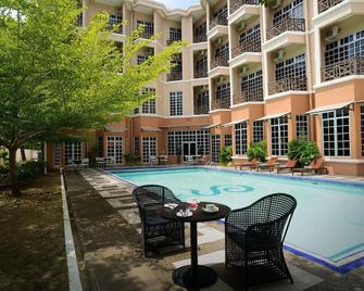 بيلا فيستا إكسبرس هوتل لانجكاوي - Langkawi - حوض السباحة