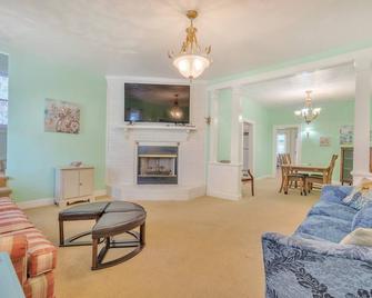 Manor And Mutts #1 Cottage - Norfolk - Living room