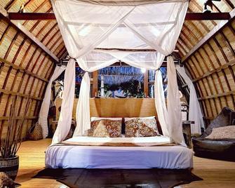 Coconut Garden Beach Resort - Maumere - Habitación
