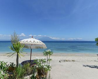 Road Beach Homestay - Nusa Penida - Beach