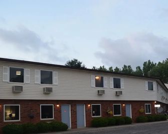 Attican Motel - Attica - Batavia - Warsaw - Darien Lake - Attica - Edificio