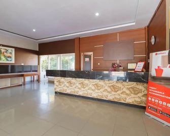 RedDoorz Syariah At Hotel Putri Gading Bengkulu - Bengkulu City - Front desk