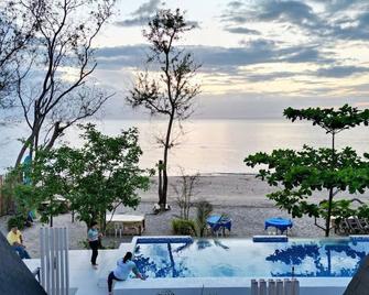 Suite Room 2 - Sipalay - Piscina