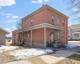 Historic Red Brick Building Near Downtown - Wausau - Building