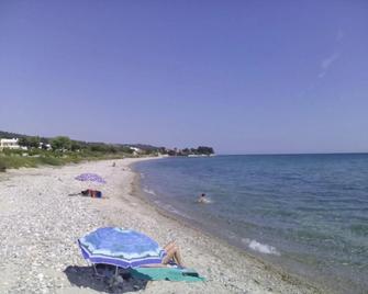 Nireas - Nea Skioni - Strand