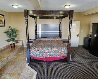 Town House Inn & Suites - Elmwood Park - Habitación
