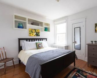 Beautiful & Comfortable Historic Row House. Solar Powered! - Washington D. C. - Habitación