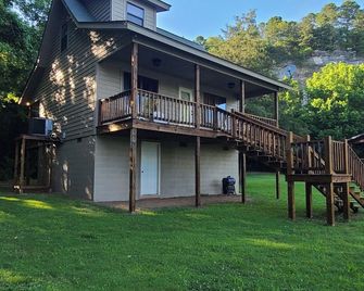 Beautiful Secluded Cabin on the White River - Calico Rock - Building