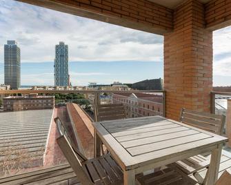 Sea view with terrace and communal swimming pool - Barcelona