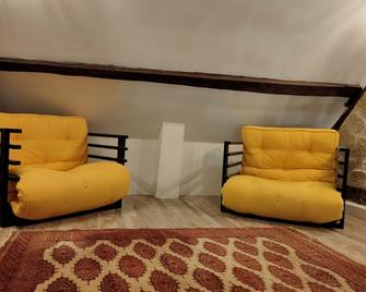 Chez Aurélia: very comfortable duplex for 4 people - La Couture-Boussey - Sala de estar