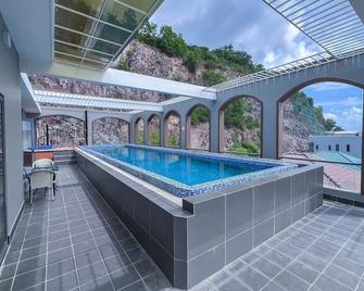 Benzen Villas Nha Trang - Nha Trang - Piscina