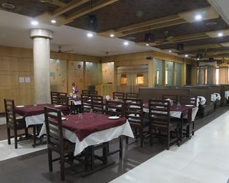 Hotel Vinayak Palace - Bilāspur - Restaurant