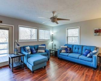 Lakefront Highland Home w/ Private Fishing Dock! - Hardy - Sala de estar