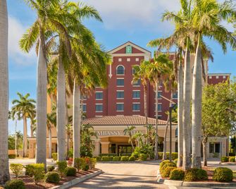 Embassy Suites by Hilton Fort Myers Estero - Estero - Gebouw