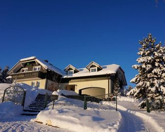 Ferienwohnung in Waldnähe am Thüringer Rennsteig - Frauenwald - Gebäude