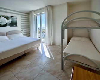 Hotel Bencista - Pietrasanta - Bedroom