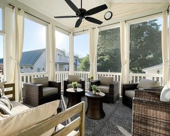Bee's Knees - Private Heated Pool and Hot Tub, Dog Friendly, Wineries - Washington - Sala de estar