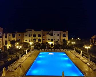 Borgo San Basilio: Sunset House - mare, animazione gratuita e piscina - Pisticci - Basen