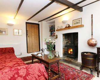 13 Castle Hill - Lostwithiel - Living room