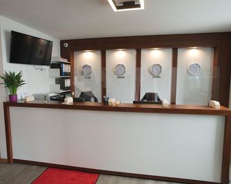 Main - Obertshausen - Рецепція