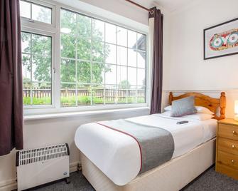 Flexistay Ambers Gatwick Aparthotel - Horley - Bedroom