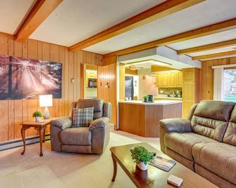 Waterfront Gladwin Vacation Rental w/ Lake View! - Gladwin - Living room
