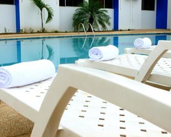 Hotel Costa Paraiso - Atacames - Zwembad