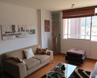 Studio loft inside a park, with mountain views close to historical city center - Bogota - Pokój dzienny