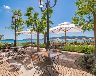Amadria Park Camping Sibenik Mobile Homes - Šibenik - Innenhof
