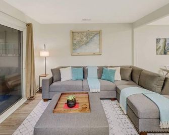 5 Min To Beach King Beds - Mount Pleasant - Oturma odası