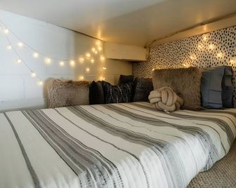 Boyne Mtn Cozy 1br + Sleeping Cubby - Boyne Falls - Bedroom