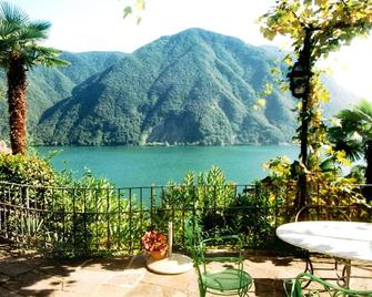 Barony VILLA Lugano-Castagnola-near lake,aircondition,park,indoorpool,lakeview - Lugano - Varanda