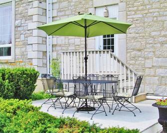 18th Century Luxury Suite with Rustic Charm - Kingston - Patio