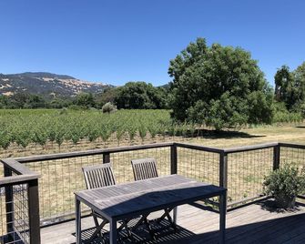 Simple, Serene Wine Country Retreat In Alexander Valley, Sonoma County - Geyserville - Balcón
