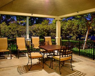 Sonesta Simply Suites Irvine Spectrum - Irvine - Balkon