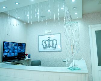 Bee Queen Hotel - Marina di Varcaturo - Recepción