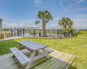 Carolina Beach Condo w/ Community Pool - Carolina Beach - Balcony