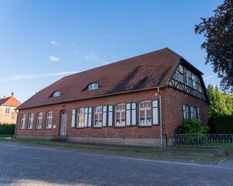 Alte Schule Ivenack - Stavenhagen - Gebäude