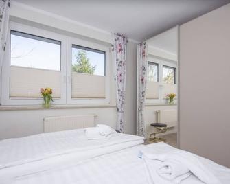 Haus Rügensonne, App 04 - Ostseebad Baabe - Schlafzimmer