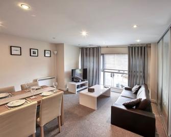 The Paramount - Swindon - Living room