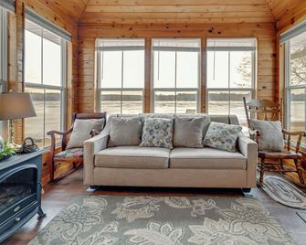 Montello Cabin on Buffalo Lake w/ Dock & Fire Pit! - Montello - Sala de estar