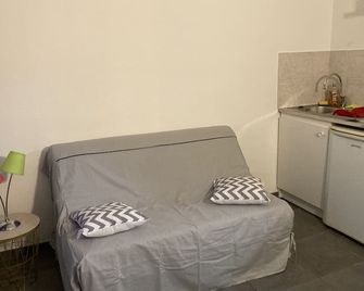 Studio proche centre, gare et écoles - Valence - Living room