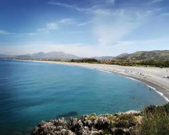 Queen's Bed & Breakfast - Grisolia - Playa